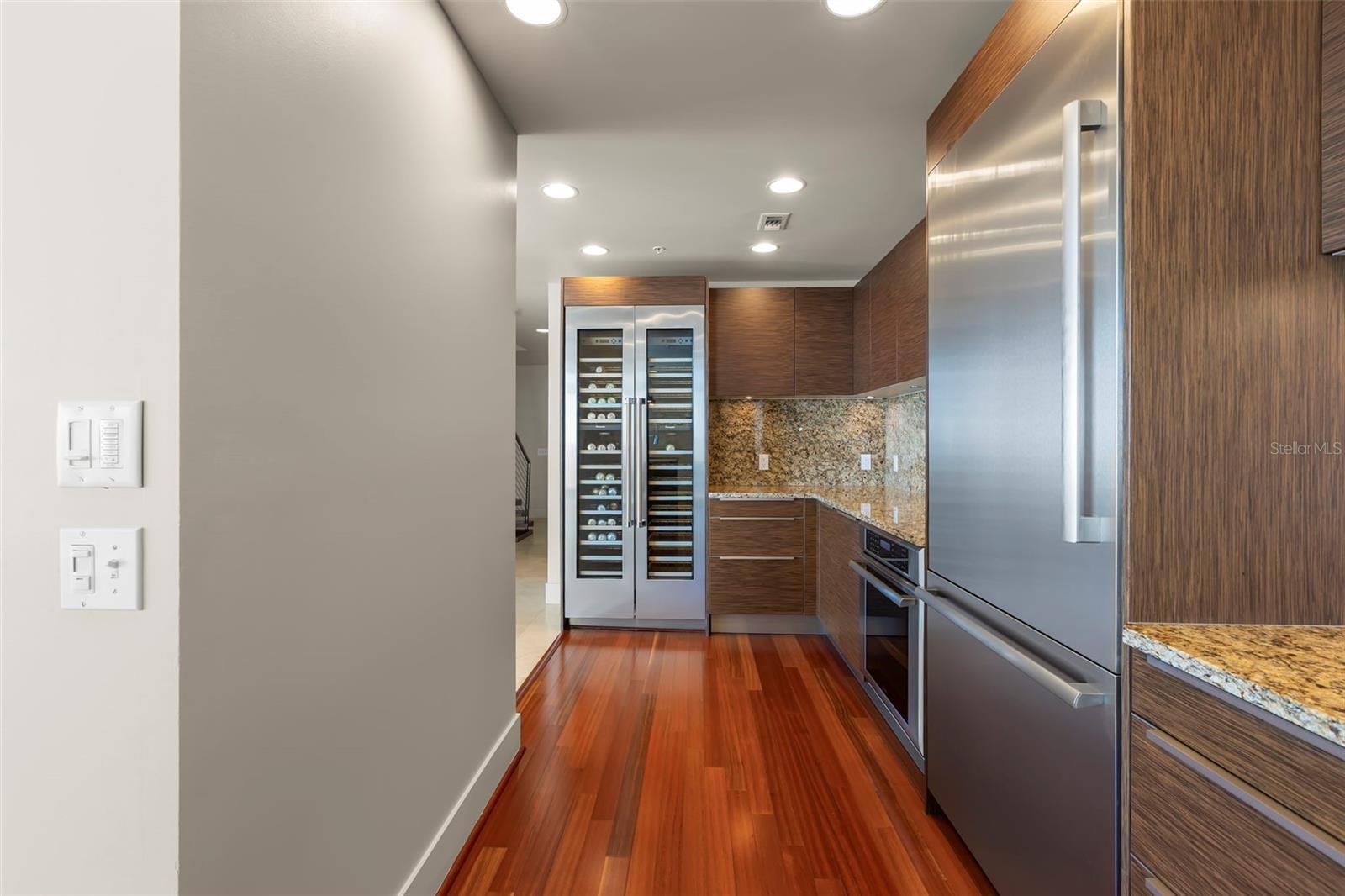 SIGNATURE PLACE CONDO - Residential