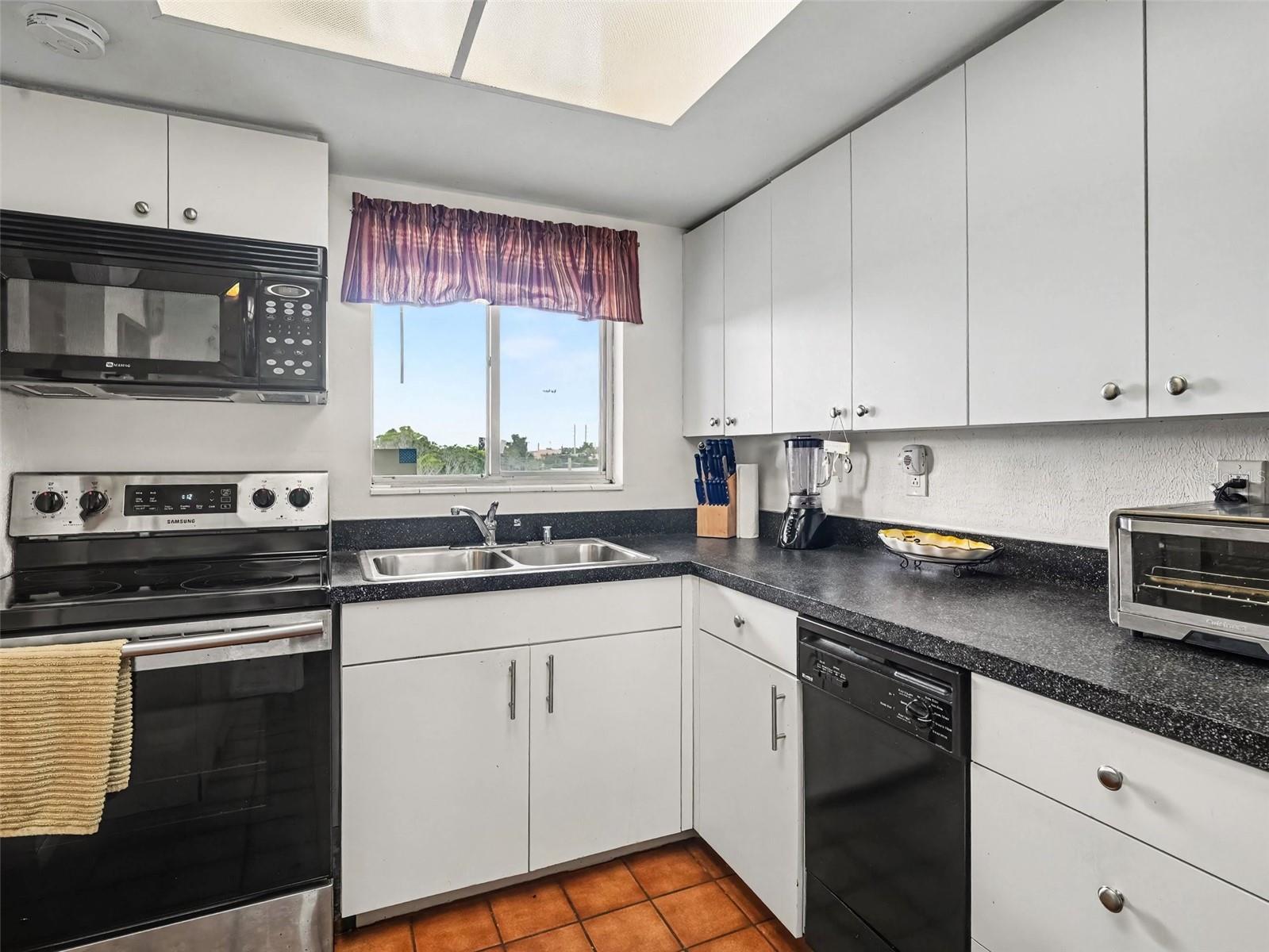 4137 LAKE BAYSHORE DRIVE C505, BRADENTON, FL, 34205 2 4137 LAKE BAYSHORE DRIVE C505