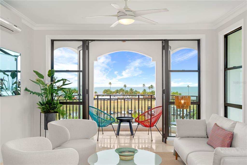 COUNTRY CLUB RESIDENCES - Residential