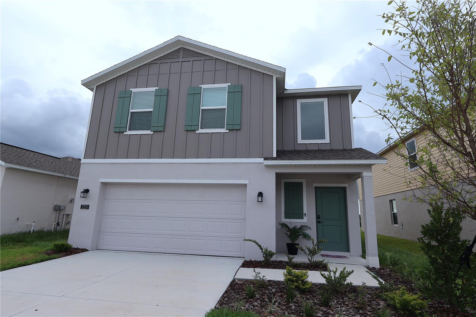 Now available for rent — this spacious and stylish 4-bedroom, 2.5-bath home is the perfect blend of comfort and convenience! Located in a peaceful Winter Haven community, this home features an open-concept layout, modern kitchen, generous bedrooms, and a private backyard ideal for relaxing or entertaining. Close to schools, shopping, and dining, with easy access to major roads.
Don’t miss your chance to make this beautiful home yours . Schedule a tour today!