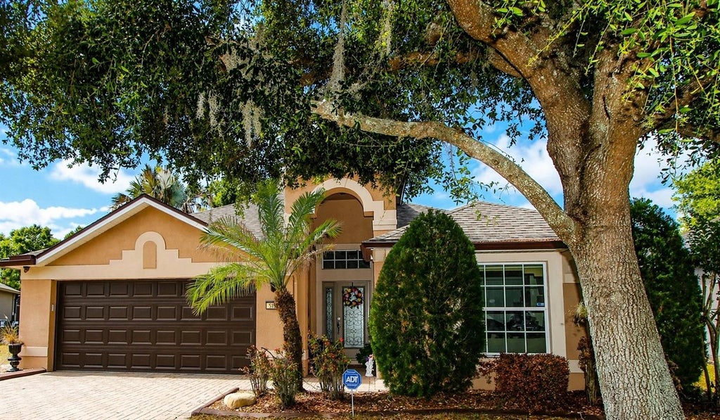 Photo of 516 Lago Loop, Davenport, FL 33837 (MLS # G5119215)