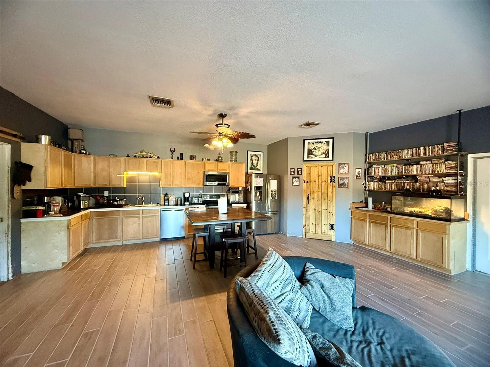 ACREAGE - Commercial Sale