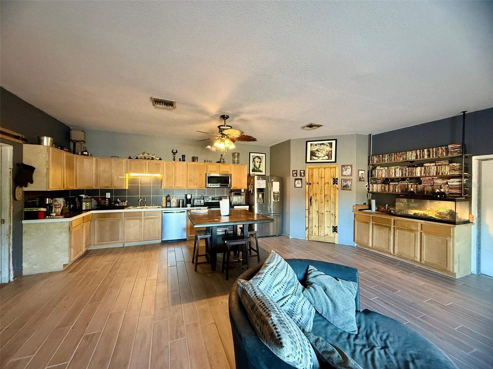 ACREAGE - Commercial Sale