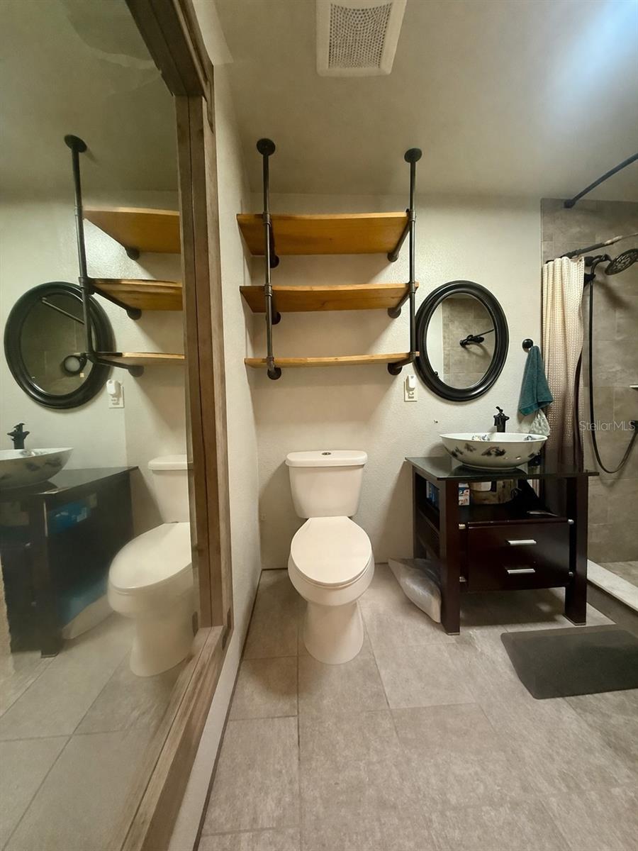 ACREAGE - Commercial Sale