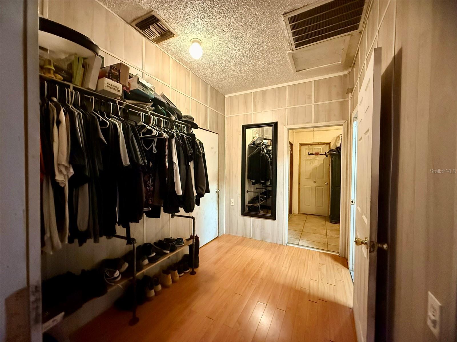 ACREAGE - Commercial Sale