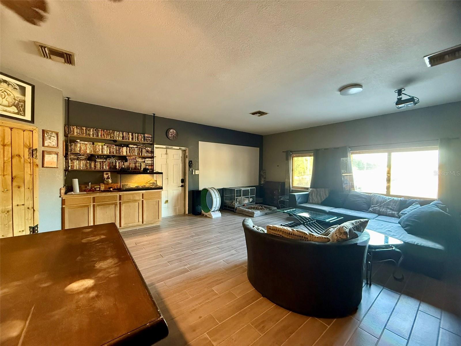 ACREAGE - Commercial Sale