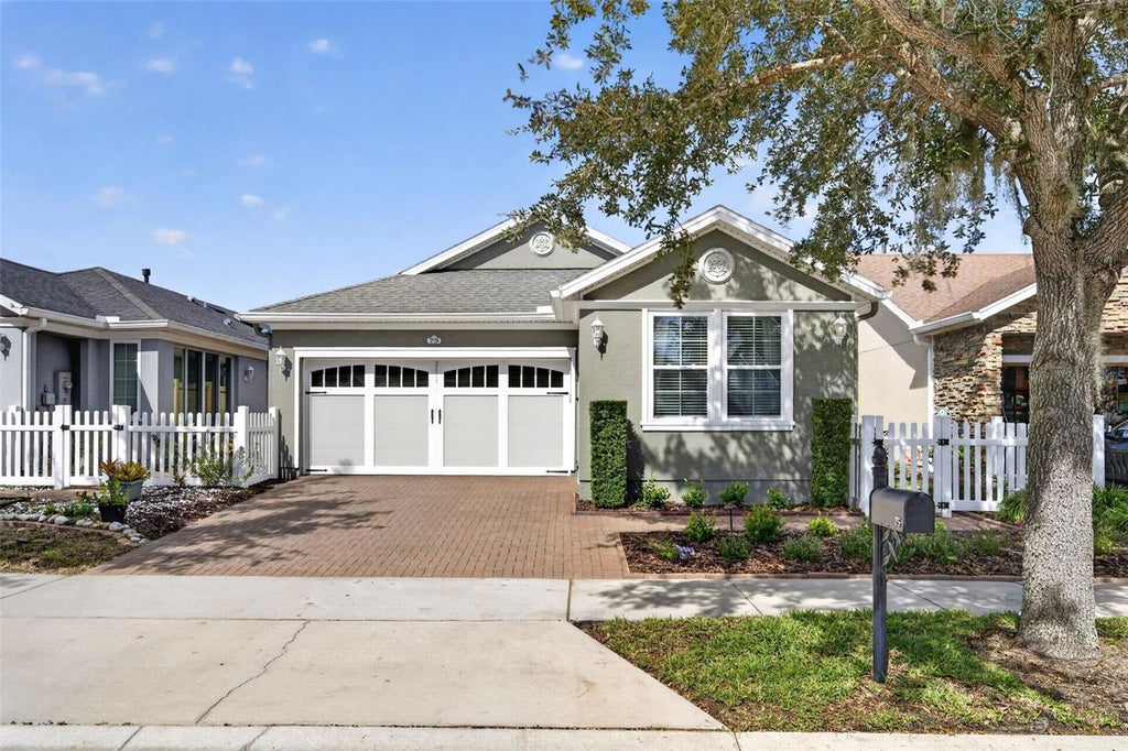 Photo of 75 Bayou Bend Road, Groveland, FL 34736 (MLS # G5119242)