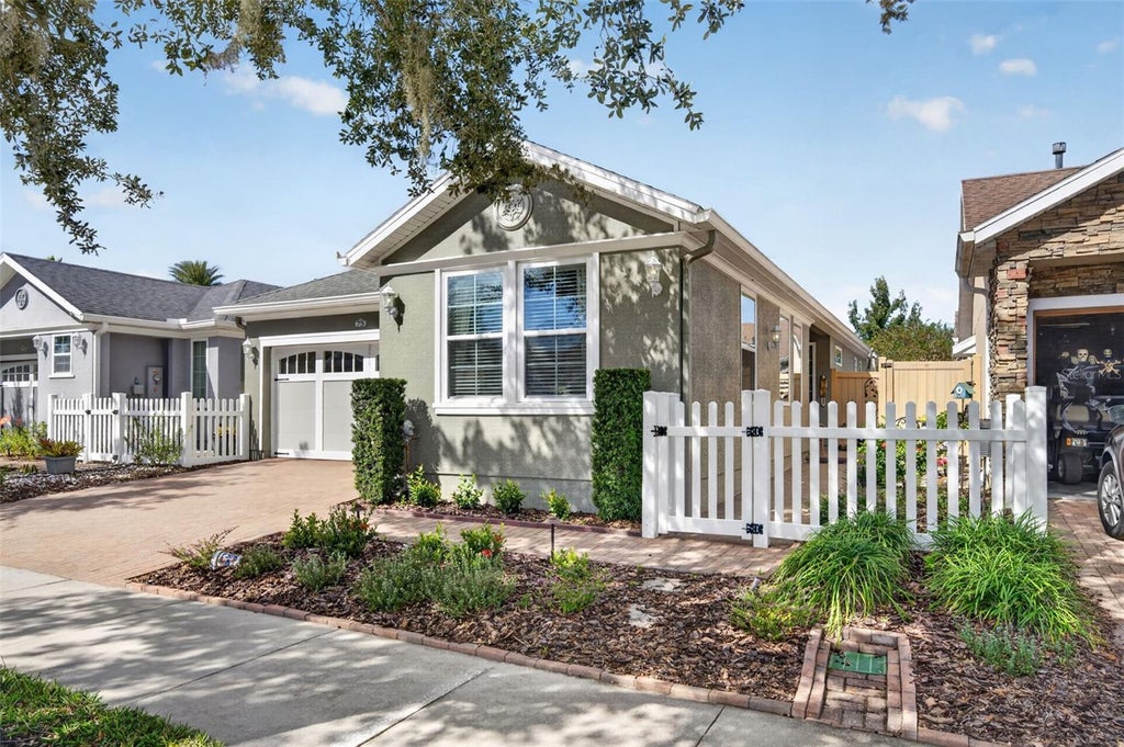 Photo of 75 Bayou Bend Road, Groveland, FL 34736 (MLS # G5119242)