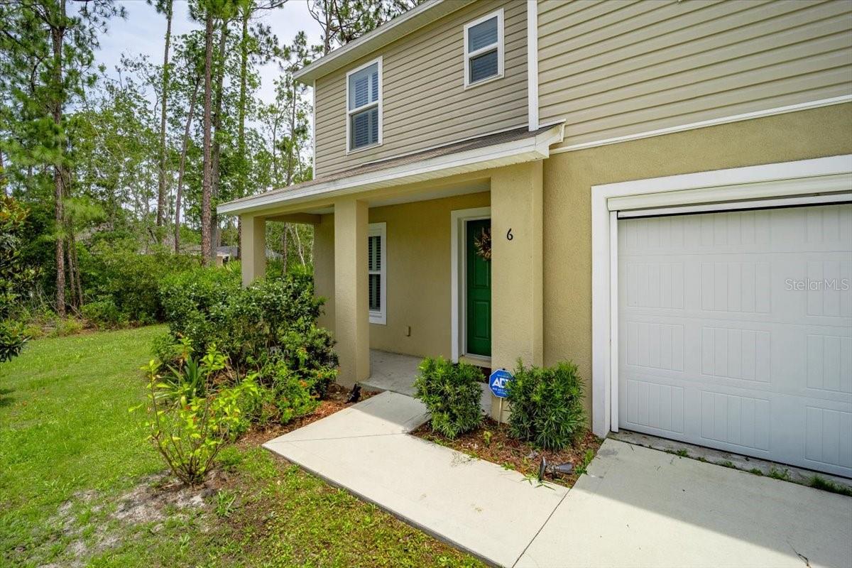 6 RYDING LANE