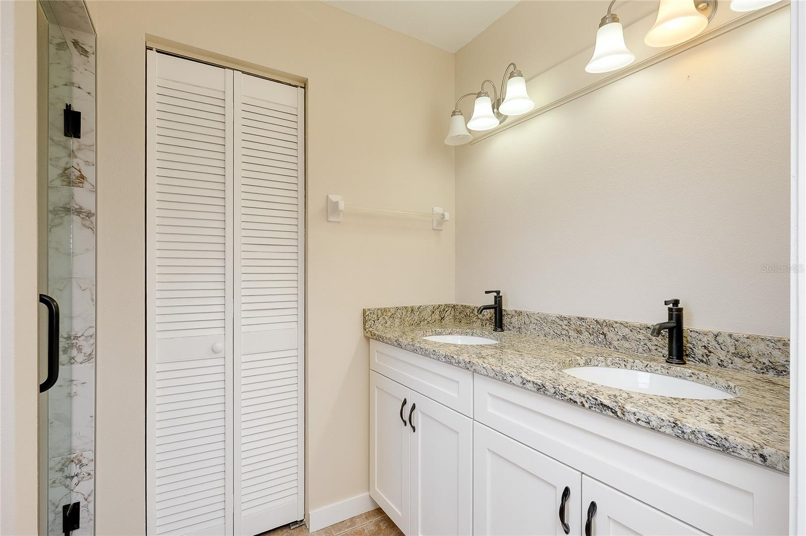 CIRCLE WOODS OF VENICE 1 - Residential