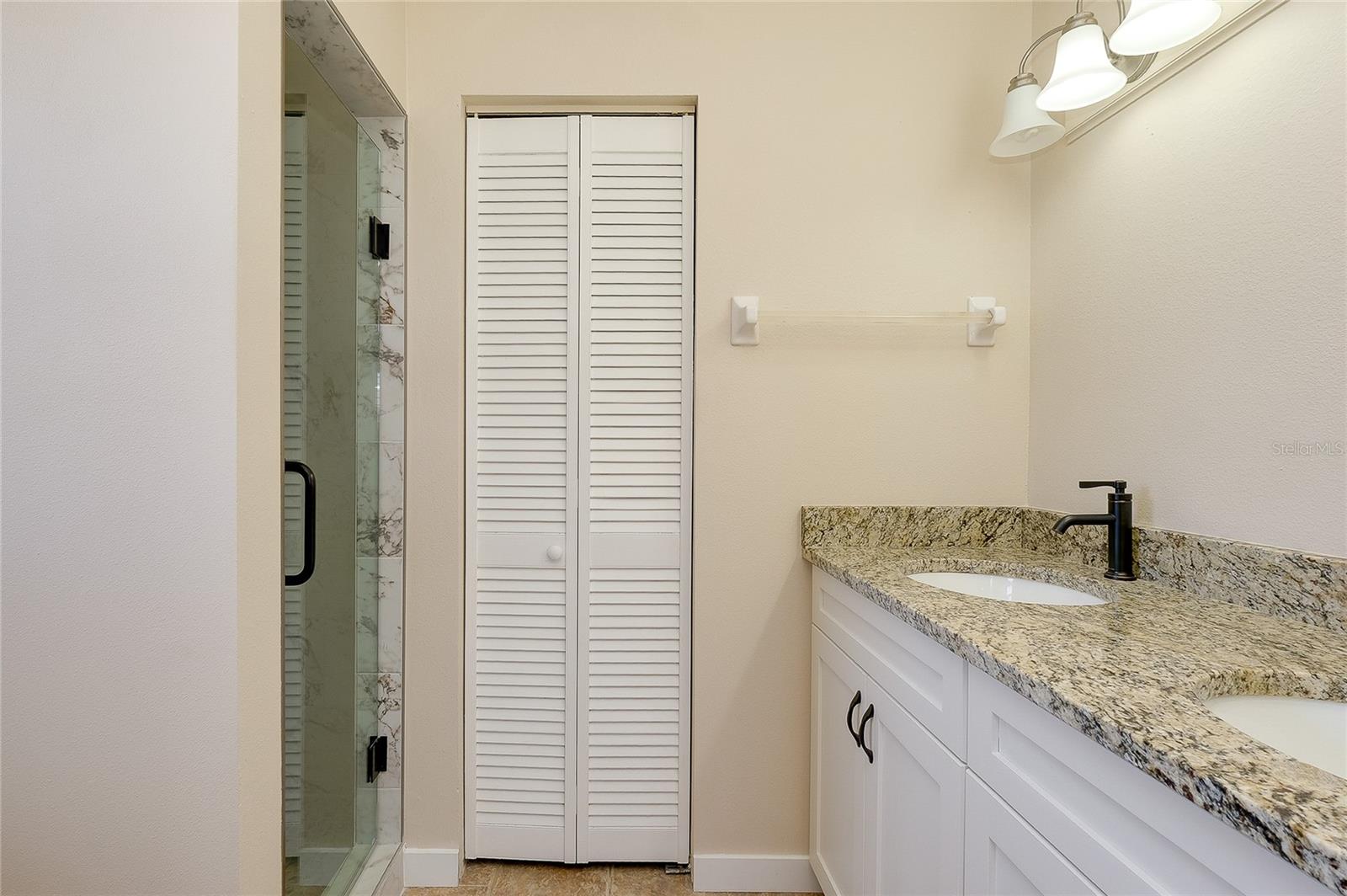 CIRCLE WOODS OF VENICE 1 - Residential