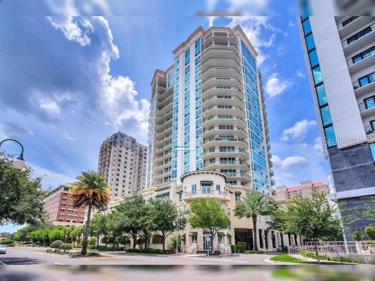 The Plaza Harbour Island. Rarely available and totally renovated 2 bedroom plus den/office, 2.5 bath condo. Enjoy this 2231 Sq Ft residence with an oversized balcony, stunning architectural details, hardwood floors throughout and high end finishes in perfect move in condition. The elevator opens into your private entry foyer and light filled open concept split floorplan with wonderful panoramic views towards Hillsborough Bay and the Port of Tampa. Spacious living room and dining area feature floor to ceiling glass windows, decorative lighting and adjacent office/den or guest bedroom with half bath. Beautifully updated kitchen is open to the entertaining areas with top of line appliances ( professional gas stove ), Italian high gloss custom cabinetry with loads of storage and gorgeous solid surface countertops. The oversized primary bedroom features a lavish en-suite bathroom with dual vanities, spa inspired shower, two large outfitted closets plus balcony access.The sizable second bedroom also with lavish en-suite bathroom , custom built in shelving and outfitted walk-in closet. There’s a utility closet with full size washer and dryer, Lutron automated windows blinds throughout, tankless water heater, loads of natural sunlight and 2 assigned parking spaces.
The Plaza is a full service building including valet parking, 24-hour attended lobby with concierge, 2 social rooms, conference room, business center, guest suites, infinity edged heated pool with cabanas and spa, grilling pavilion, state of the art fitness center with sauna and massage room. Excellent location just a short distance to Amalie Arena, Tampa Riverwalk, Channelside, Sparkman Warf and brand new Water Street restaurants and shops. Water, sewer and trash included in the rent.