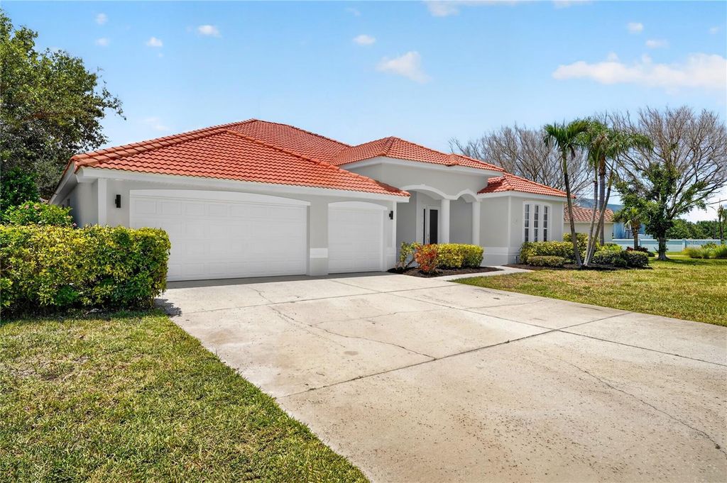 Photo of 572 Oceanside Boulevard, Melbourne, FL 32903 (MLS # O6427317)