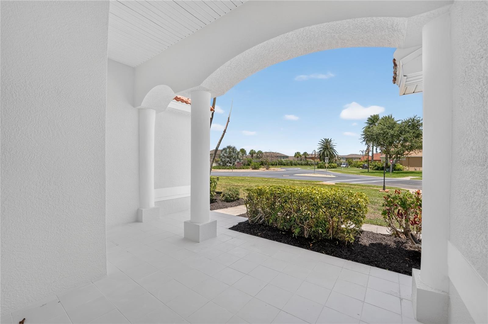 572 OCEANSIDE BOULEVARD