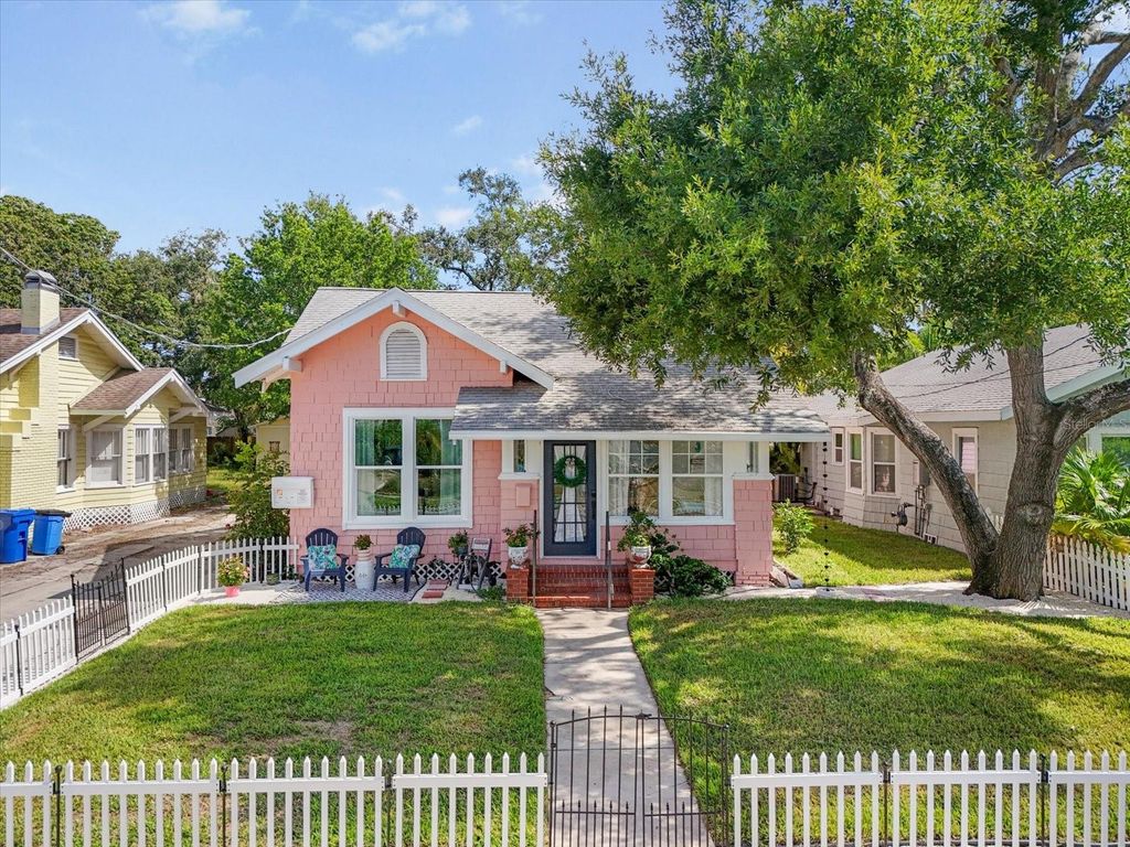 Photo of 2330 7th Avenue W, Bradenton, FL 34205 (MLS # A4654034)