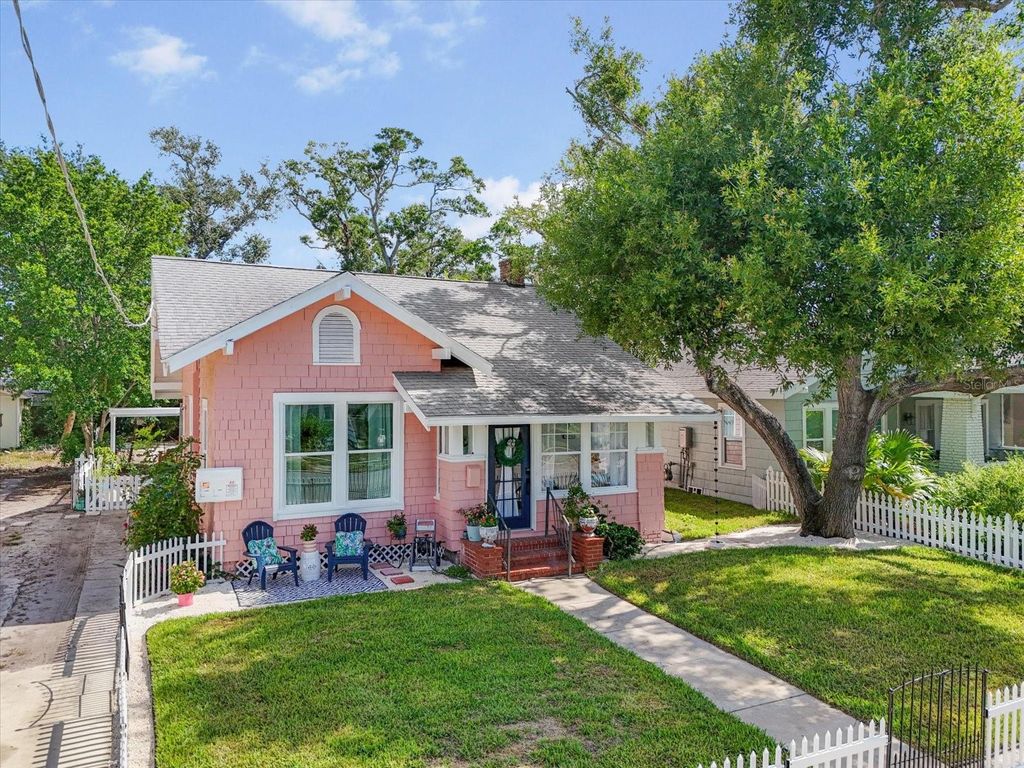 Photo of 2330 7th Avenue W, Bradenton, FL 34205 (MLS # A4654034)