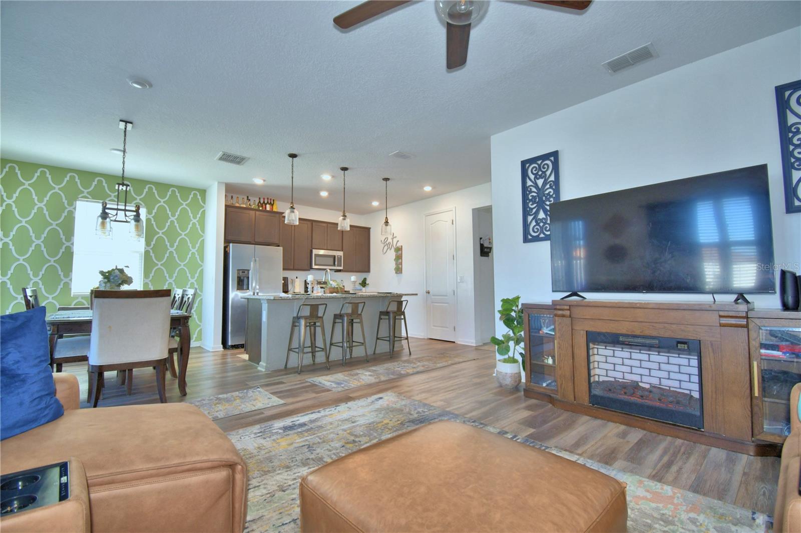 VISTA DEL LAGO PH II REP - Residential