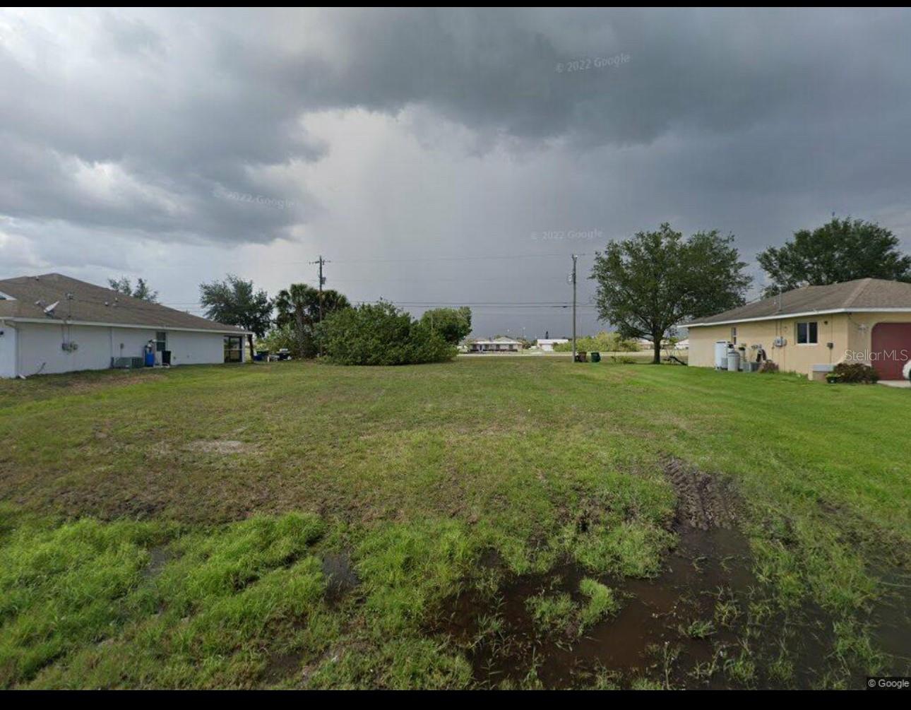 NICE lot, 83x125 lot size. CLEARED and ready for you to build your future DREAM HOME. located in the ever growing community of Cape Coral!!! HOMES already build up in the area.