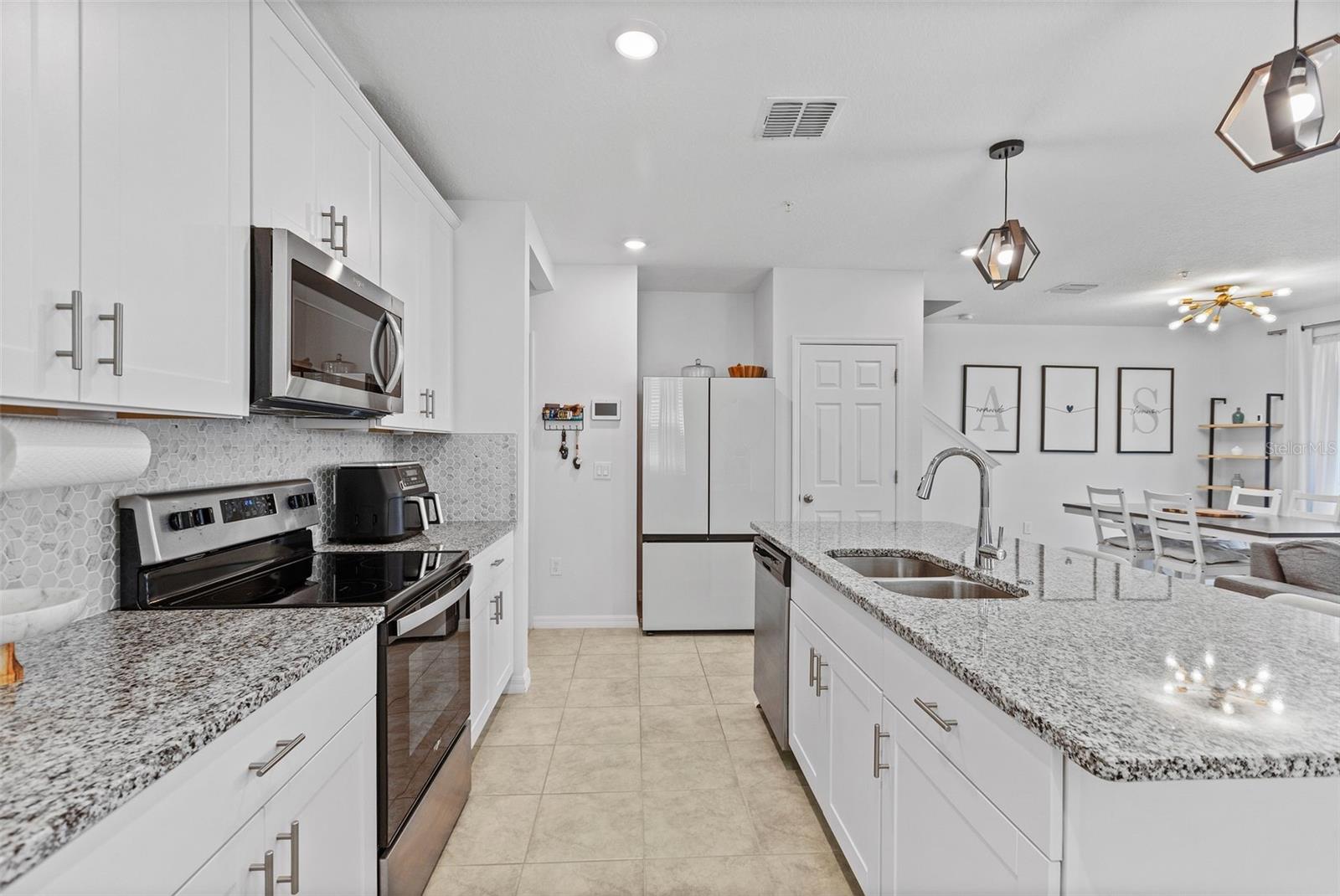 1425 PRAIRIE MEADOWS WAY