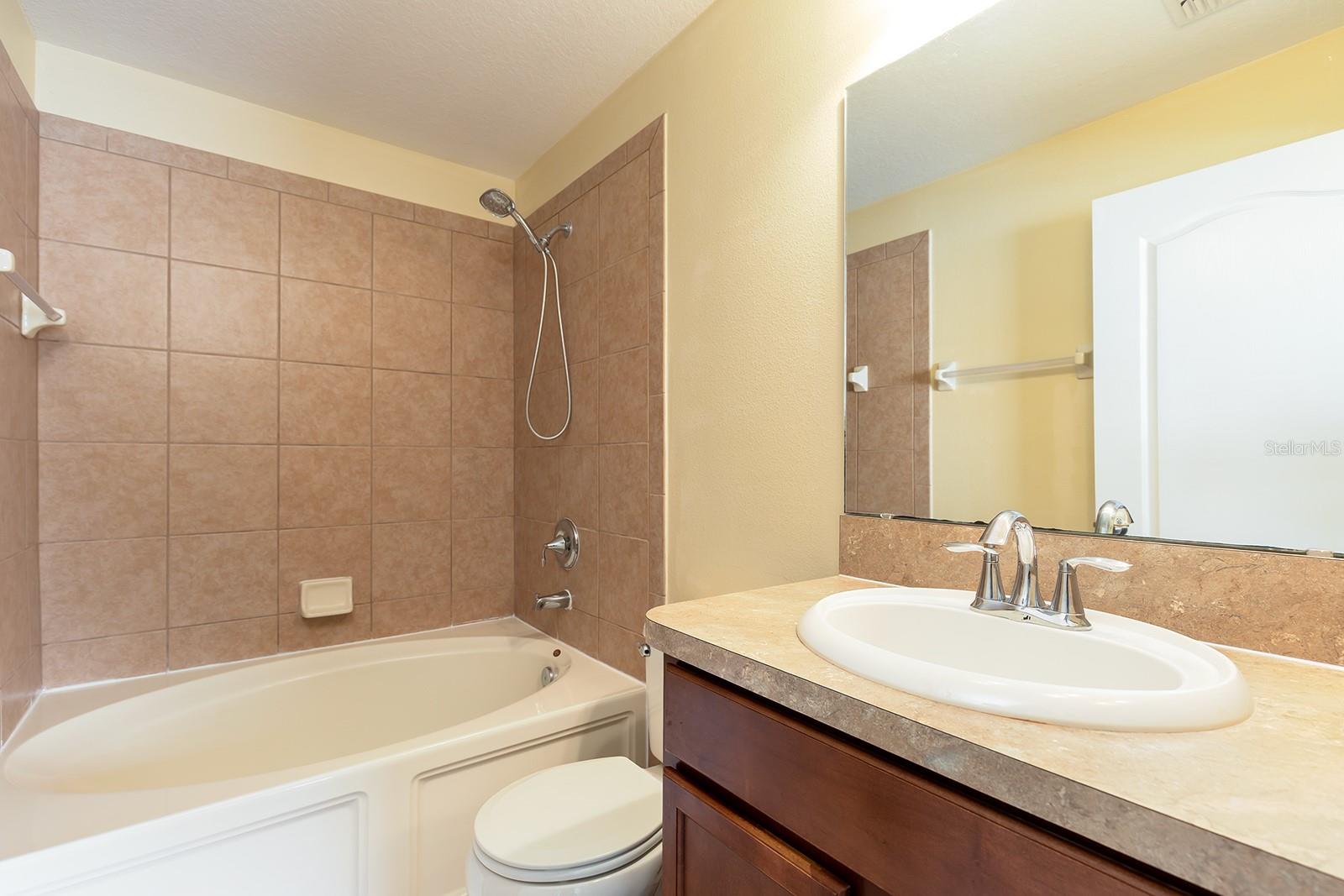 AMBERLEE TWNHMS - Residential Lease