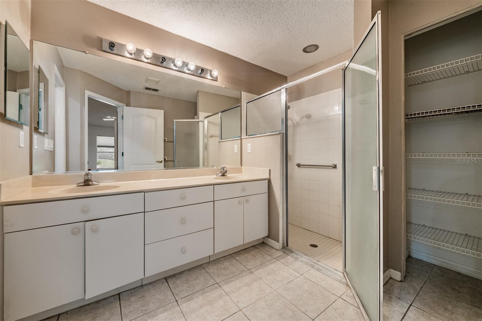 VILLEROY CONDO - Residential