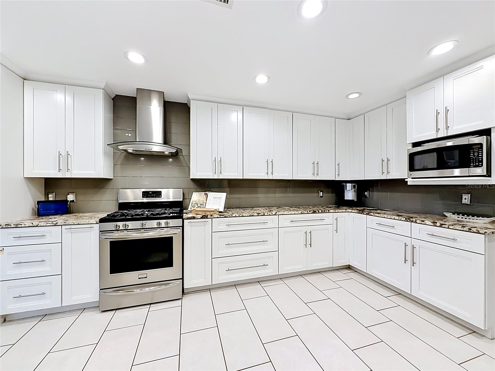 POINTE ALEXIS NORTH - Residential