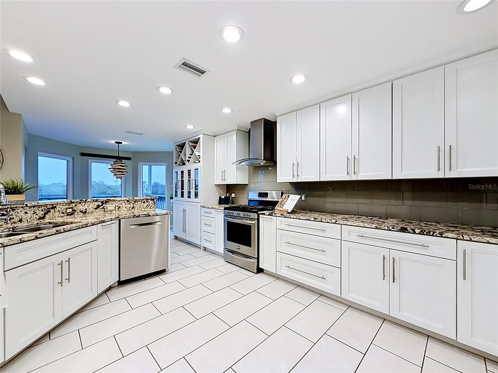 POINTE ALEXIS NORTH - Residential