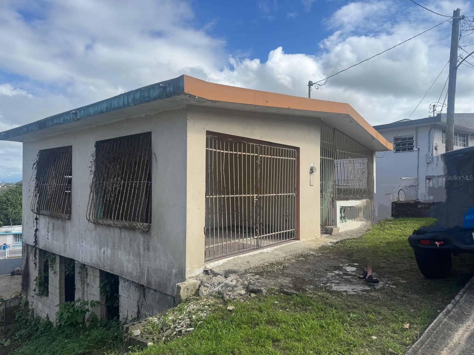 487 EXT. VILLA DEL RIO