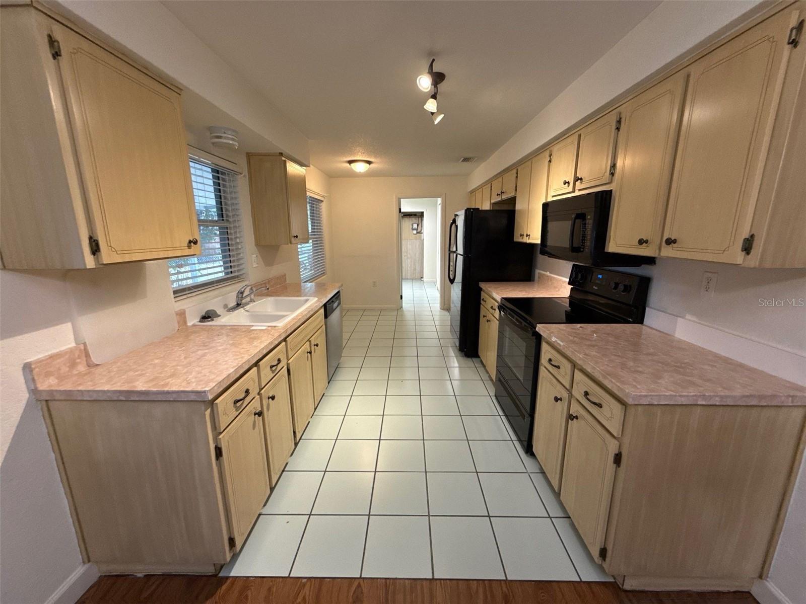 BEVERLY HILLS UNIT 06 - Residential