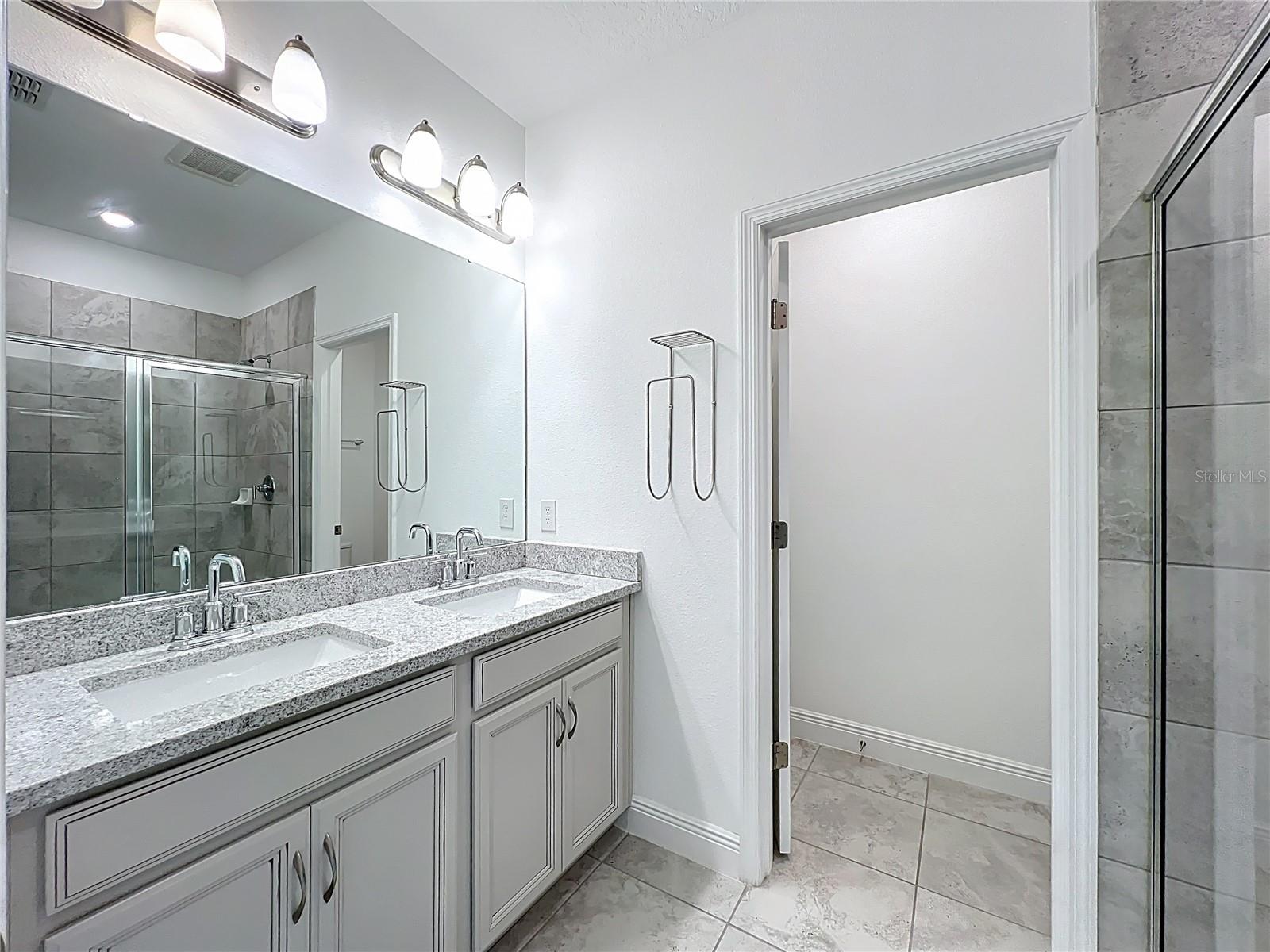 ENCLAVE AT HAWKS CREST - Residential Lease