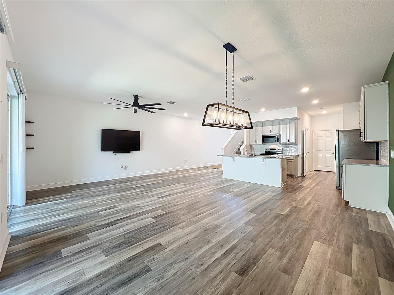 ENCLAVE AT HAWKS CREST - Residential Lease