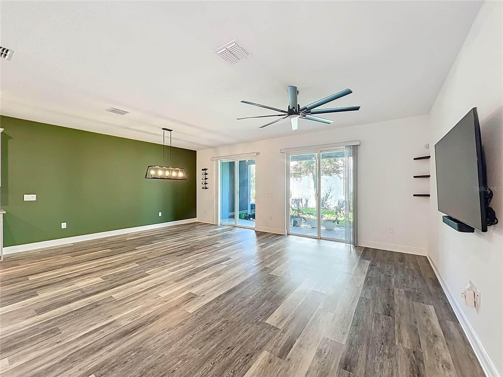 ENCLAVE AT HAWKS CREST - Residential Lease