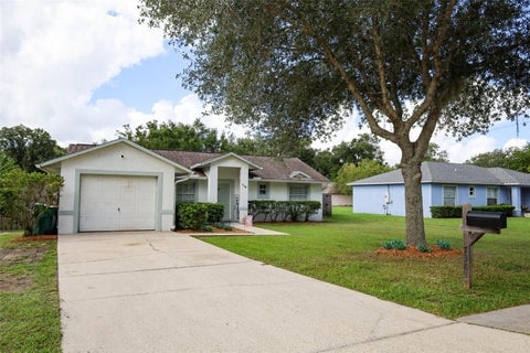 Photo of 738 E 11th Avenue, Mount Dora, FL 32757 (MLS # O6437495)