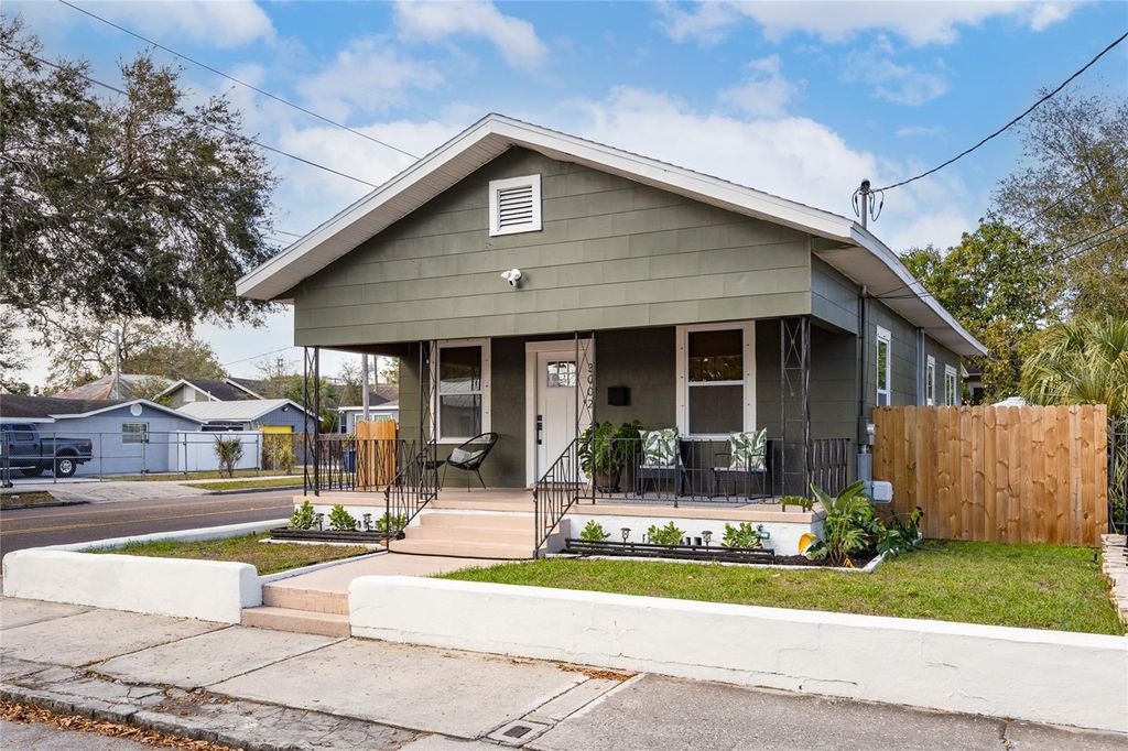 Photo of 3002 N 16th Street, Tampa, FL 33605 (MLS # TB8489405)