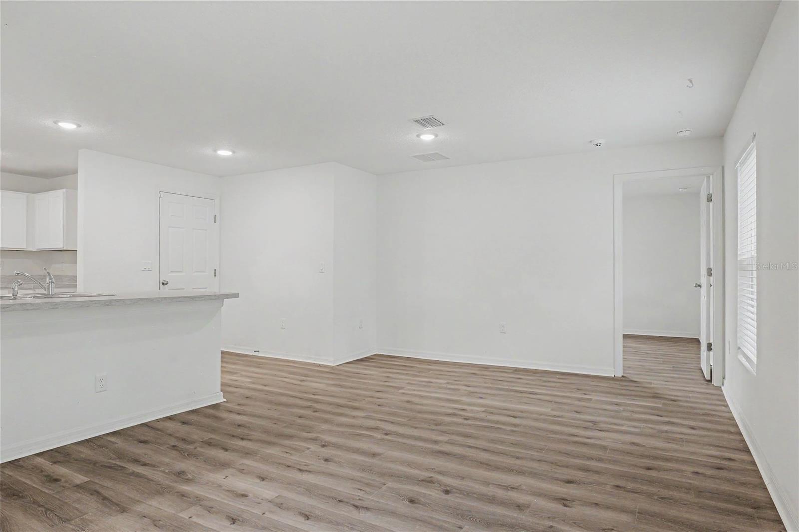6 ZINNIA COURT