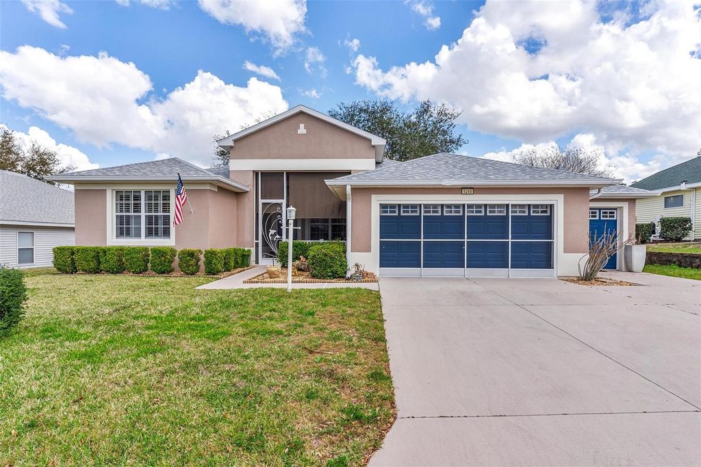 Photo of 5245 China Sea Drive, Tavares, FL 32778 (MLS # G5109305)