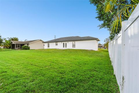 A home in PALMETTO