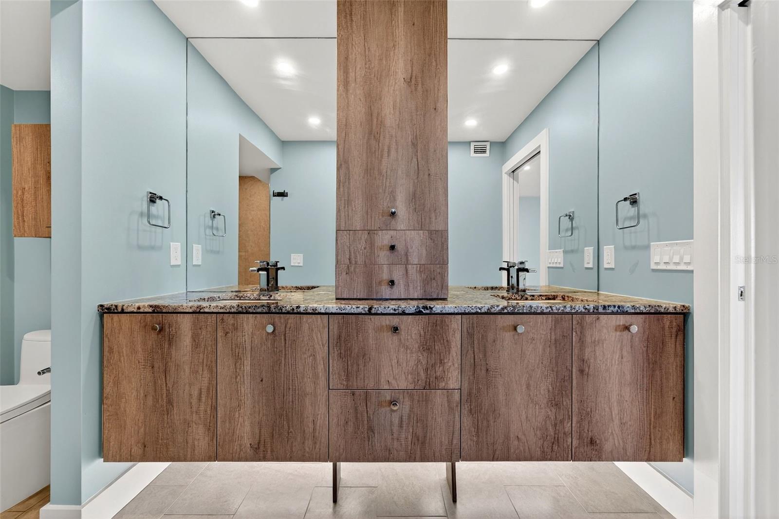 CONDO ON THE BAY TOWER I - Residential