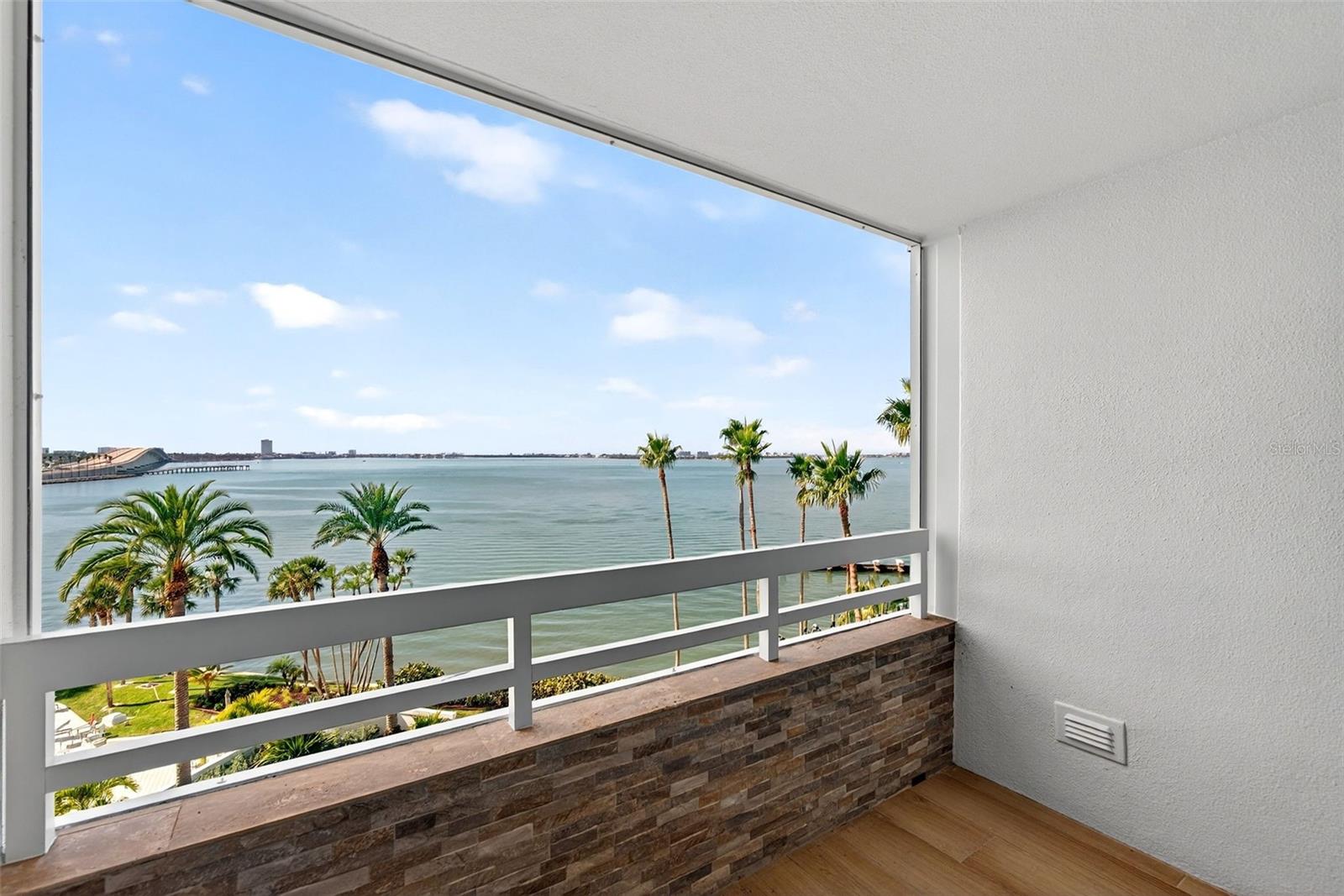 CONDO ON THE BAY TOWER I - Residential