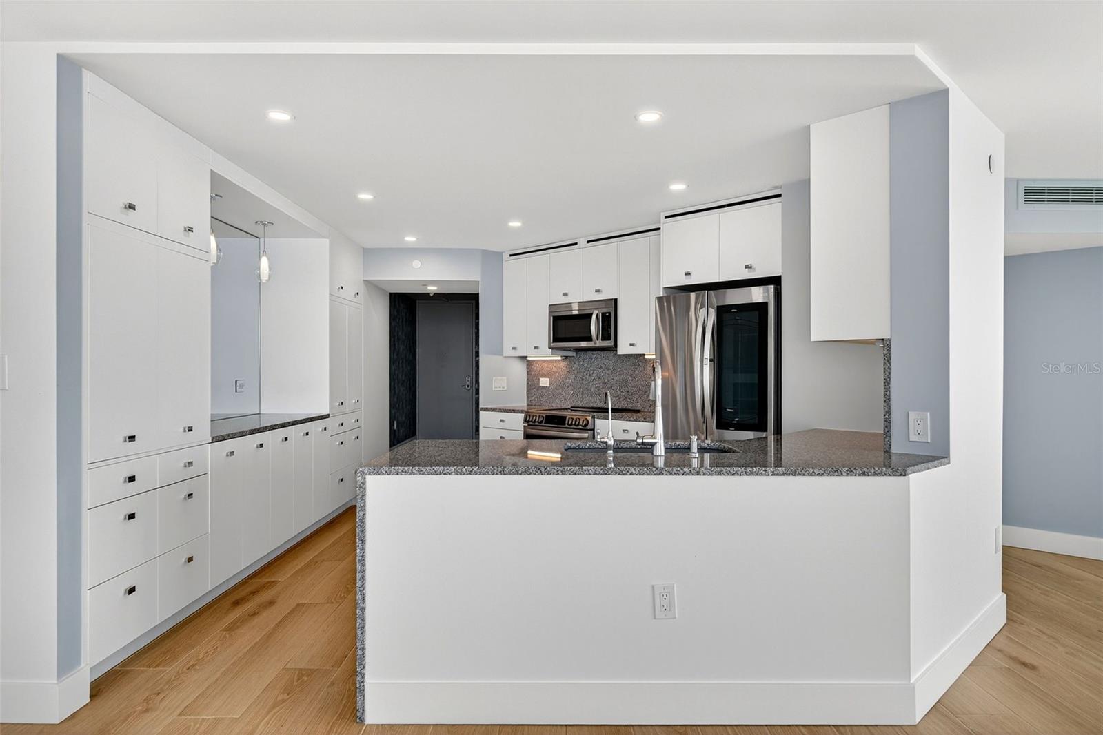 CONDO ON THE BAY TOWER I - Residential