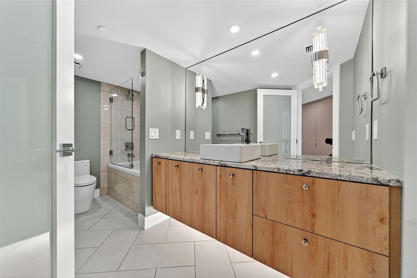 CONDO ON THE BAY TOWER I - Residential