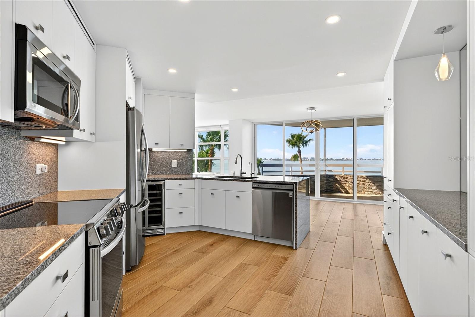 CONDO ON THE BAY TOWER I - Residential