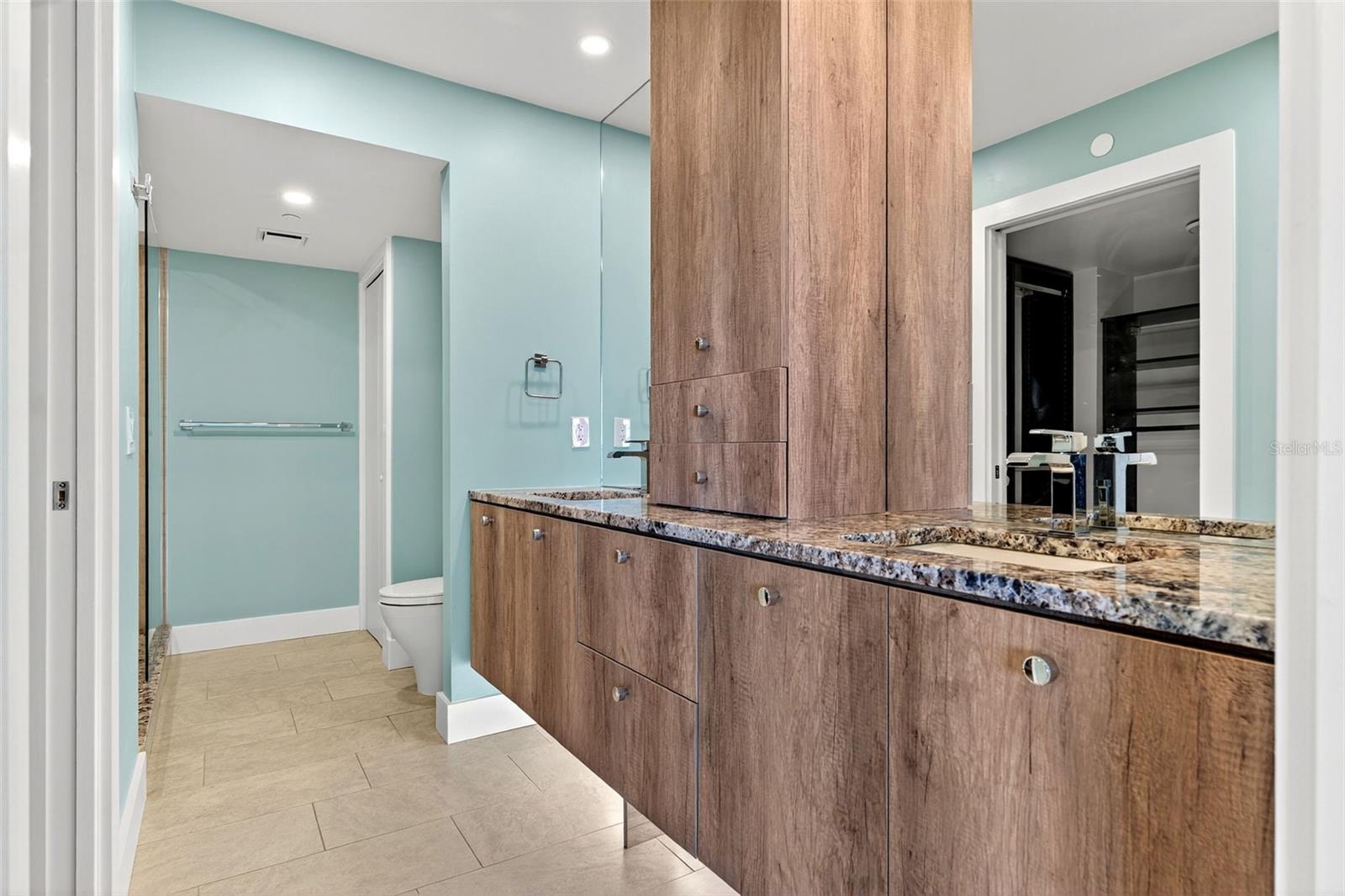 CONDO ON THE BAY TOWER I - Residential