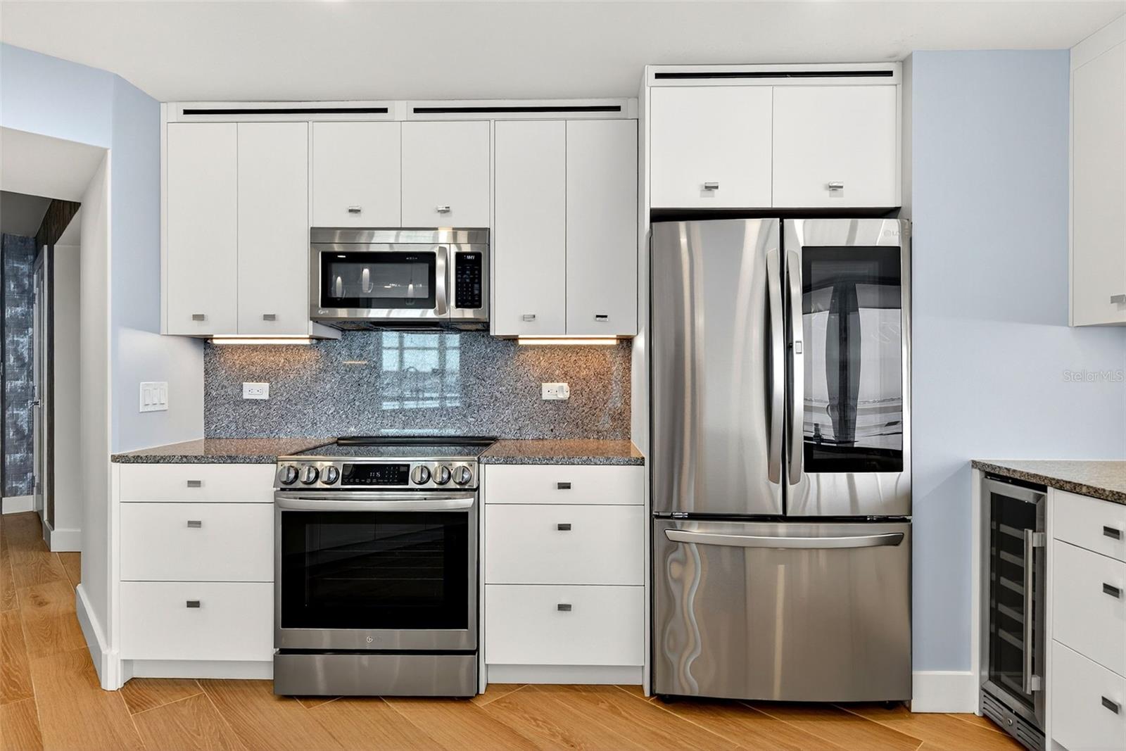 CONDO ON THE BAY TOWER I - Residential