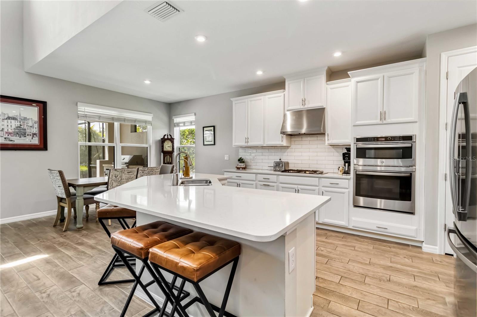 9061 LUNA LANE