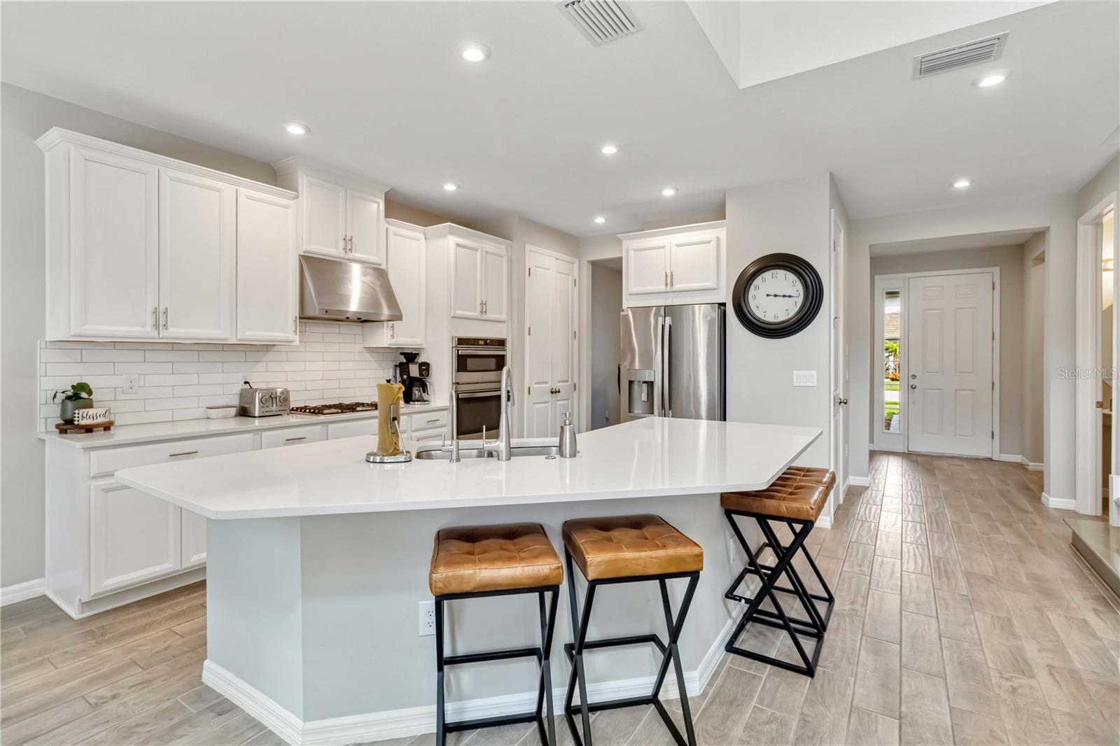 9061 LUNA LANE