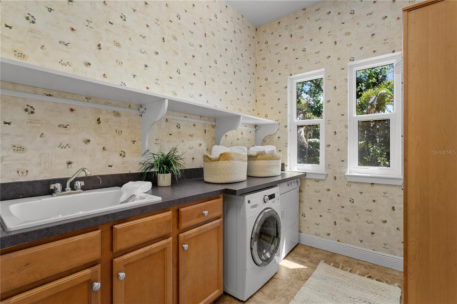 NORTH NEW SUBURB BEAUTIFUL - Residential