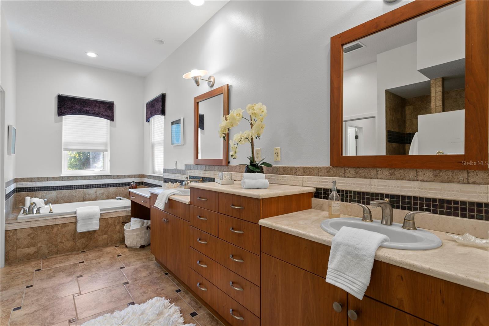 NORTH NEW SUBURB BEAUTIFUL - Residential