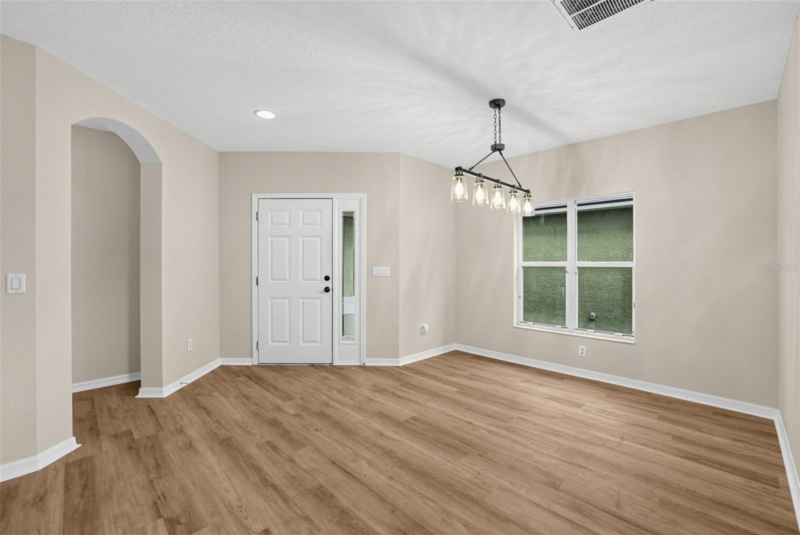 7876 CARRIAGE POINTE DRIVE