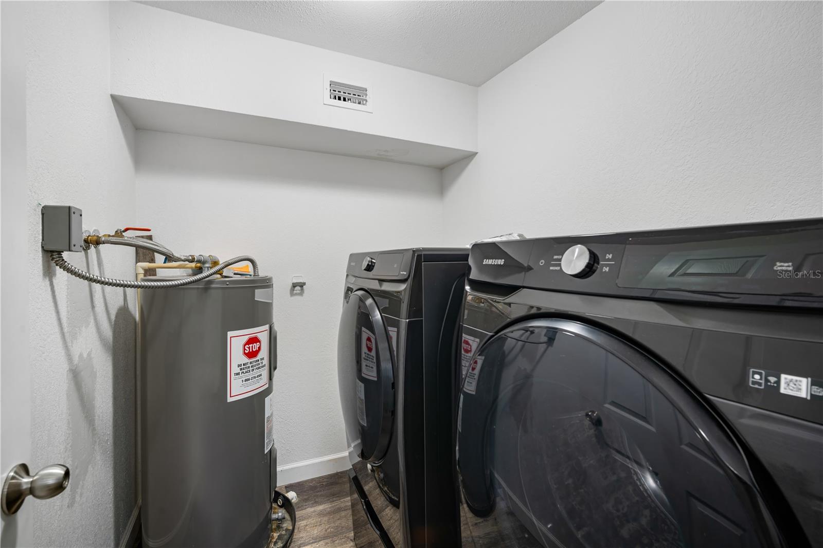 RIVIERA SUB - Residential Lease